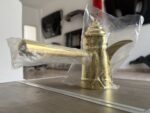 ⁦دلة قهوة عربية تراثية بمقبض طويل - رفيقك الأصيل لرحلات البر والسردة⁩ - الصورة ⁦3⁩